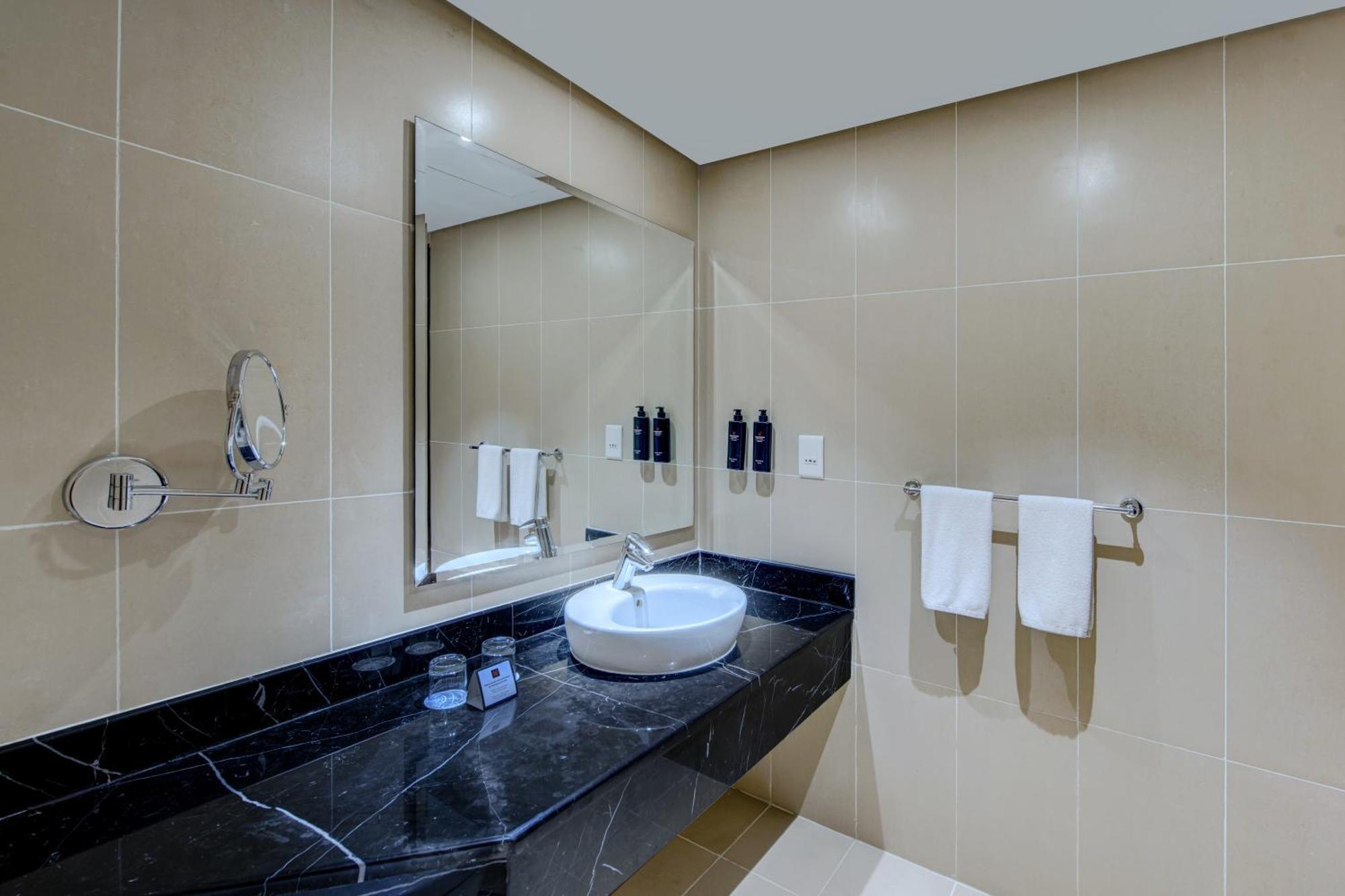 Hotel Millennium Downtown Dubai